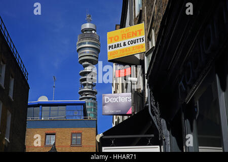 Location et à la vente s'inscrit, sur Charlotte Place, dans Fitzrovia, centre de Londres, avec la BT Tower derrière, en Angleterre, Royaume-Uni Banque D'Images