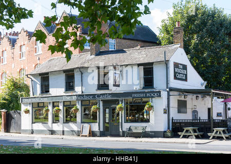 19e siècle le château de Windsor Pub, Kings Road, Windsor, Berkshire, Angleterre, Royaume-Uni Banque D'Images