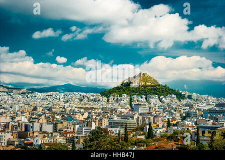 Paysage urbain d'Athènes et la colline de Lycabettus Banque D'Images