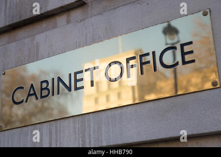 Bureau du Cabinet sur Whitehall, à Londres, Angleterre, Royaume-Uni. Le Cabinet Office prend en charge le premier ministre d'assurer le fonctionnement efficace du gouvernement. Tout en étant le siège social pour le gouvernement, en tenant le plomb dans des domaines politiques essentiels. Banque D'Images