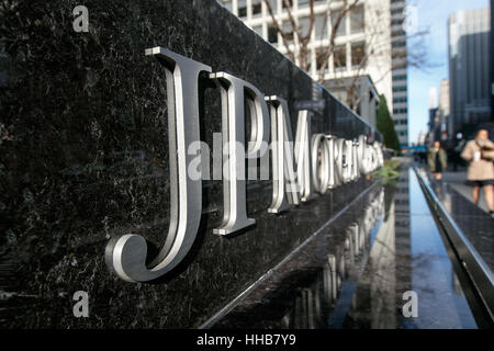 Lettrage d'entreprise JP Morgan Chase à l'immeuble de bureaux sur l'Avenue du Parc. Banque D'Images