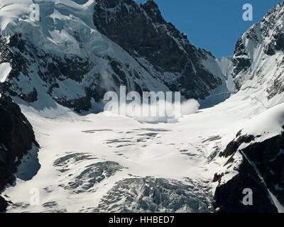 Avalanche sur le Piz Bernina, Saint-Moritz, Alpes Suisses Banque D'Images