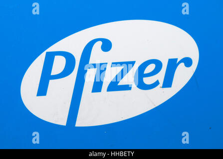 Logo das der Marke "Pfizer", Berlin. Banque D'Images