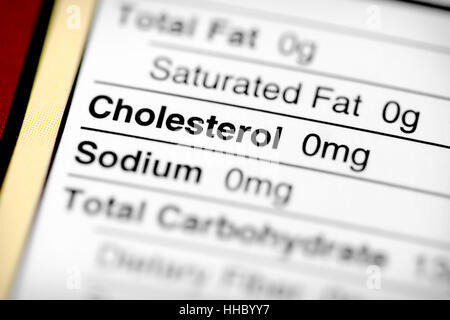 L'étiquette nutritionnelle avec l'accent sur le cholestérol. Banque D'Images