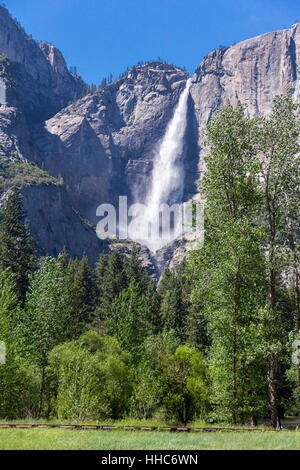 Upper Yosemite Falls. Yosemite National Park, CA Banque D'Images