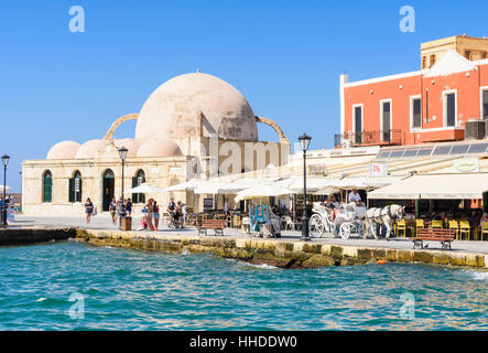 Mosquée de Chania des janissaires dans le vieux port vénitien, Chania, Crète, Grèce Banque D'Images