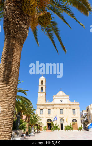 Célèbre Palm vue de la cathédrale orthodoxe grecque de la Canée dans Athinagora Plateia, Chania, Crète, Grèce Banque D'Images