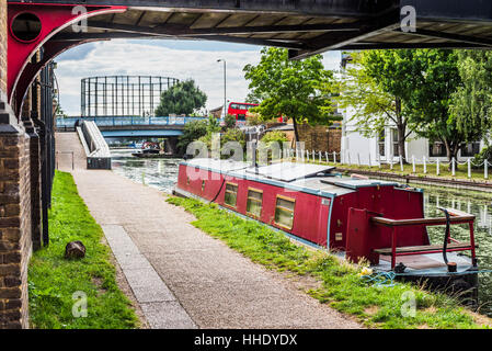 Canal à Ladbroke Grove dans le quartier royal de Kensington et Chelsea, London, UK Banque D'Images