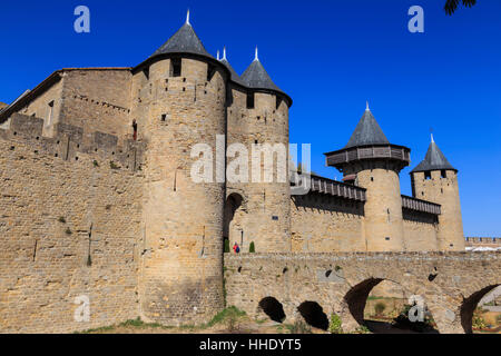 Château Comtal, garder la cité, ville fortifiée historique, Carcassonne, l'UNESCO, Languedoc-Roussillon, France Banque D'Images