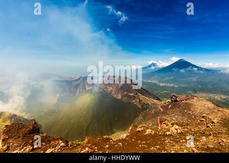 Cresting le sommet du volcan Pacaya au Guatemala City, Guatemala Banque D'Images