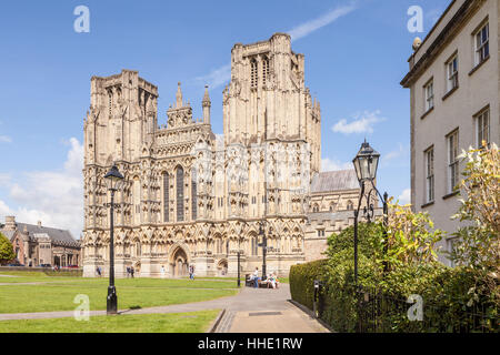 Dédiée à saint André l'Apôtre, est la cathédrale de Wells sest de l'évêque de Bath et Wells, Wells, Somerset, UK Banque D'Images