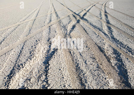 Les traces de pneus sur la playa, Black Rock Desert, Nevada Banque D'Images