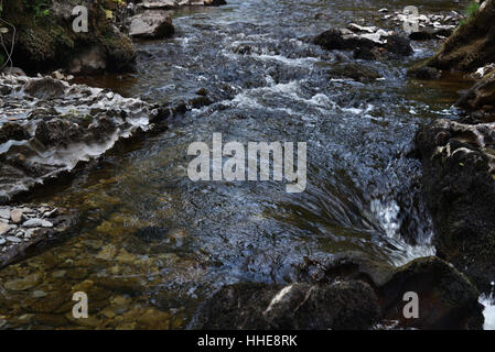 Cascades de la rivière Irfon, Abergwesyn, près de Llanwrtyd Wells, Powys, Wales, UK. Banque D'Images