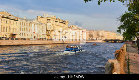 Bateau de croisière sur la Rivière Fontanka St Petersburg Russia Banque D'Images