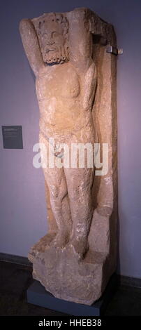 Colonne funéraire romain représentant Atlas, 1er siècle de notre ère ; Barcelone, Espagne Banque D'Images