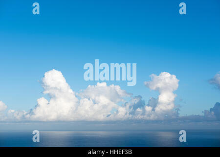 Les Cumulonimbus au dessus de la mer, Tenerife, Espagne Banque D'Images