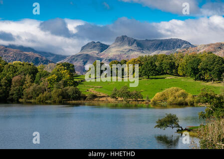 Langdale Pikes en automne Banque D'Images