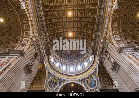 Cité du Vatican, CITÉ DU VATICAN - Le 15 juin 2015 : l'intérieur et les détails architecturaux de la Basilique de Saint Peter, le 15 juin 2015, dans la Cité du Vatican, Cité du Vatican Banque D'Images