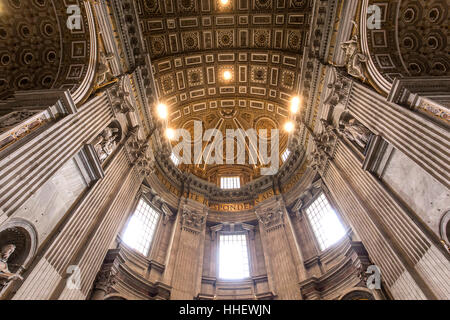 Cité du Vatican, CITÉ DU VATICAN - Le 15 juin 2015 : l'intérieur et les détails architecturaux de la Basilique de Saint Peter, le 15 juin 2015, dans la Cité du Vatican, Cité du Vatican Banque D'Images