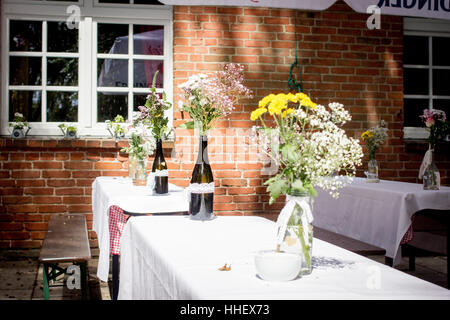Décorations de mariage Floral - Hochzeitsblumendekorationen - Summer Party Decorations florales - Sommerparty-Dekoration Banque D'Images