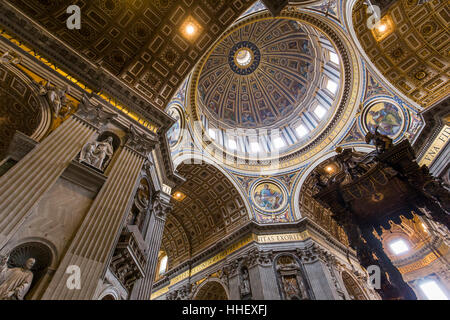 Cité du Vatican, CITÉ DU VATICAN - Le 15 juin 2015 : l'intérieur et les détails architecturaux de la Basilique de Saint Peter, le 15 juin 2015, dans la Cité du Vatican, Cité du Vatican Banque D'Images