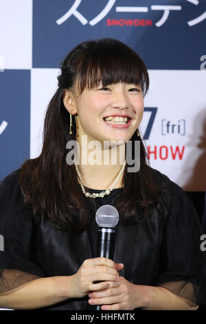 Tokyo, Japon. 18 janvier, 2017. Jeux Olympiques de Rio 2016 Women's Wrestling Freestyle médaillée d'or de 48 kg Eri Tosaka assiste à la première mondiale au Japon pour Oliver Stone's film 'Snowden' à Tokyo, Japon. Le biopic stars Joseph Gordon-Levitt qu'Edward Snowden, un ancien entrepreneur de la CIA qui est responsable de la plus grande fuite dans l'histoire américaine moderne. Le film s'ouvre au Japon le 27 janvier. Credit : AFLO/Alamy Live News Banque D'Images