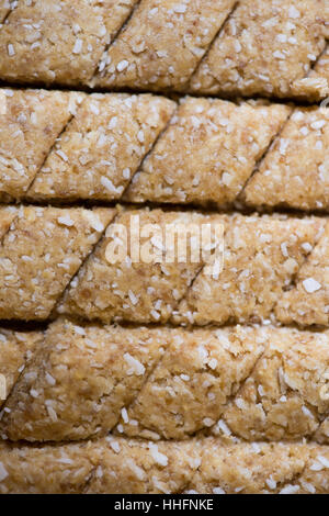 Klötze, Allemagne. 18 janvier, 2017. Sweetjojo pâtisseries du Vitasprosse' dans 'fabricant Klötze, Allemagne. La petite douceur est fabriqué à partir de dates, ananas et noix de coco. La compagnie produit salé et sucré des aliments crus produits. Tous les produits végétaliens sont certifiés biologiques et sans gluten. 'Vitasprosse" présente ses produits à la Semaine verte à Berlin. Photo : Klaus-Dietmar Gabbert/dpa/ZB/dpa/Alamy Live News Banque D'Images