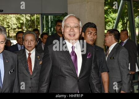 Kuala Lumpur, Malaisie. 19 Jan, 2017. Le Premier Ministre de Malaisie Najib Razak(C) participer à l'Organisation de la coopération islamique (OCI) réunion pour discuter de la crise sur les musulmans rohingyas au centre des congrès de Kuala Lumpur le 19 janvier 2017 à Kuala Lumpur, Malaisie. Crédit : Chris Jung/ZUMA/Alamy Fil Live News Banque D'Images