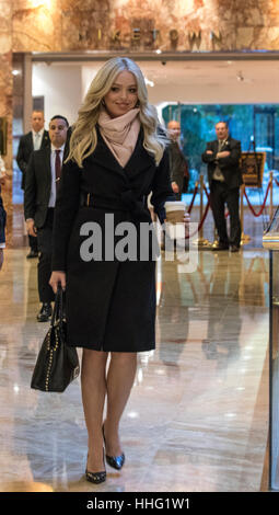 New York, USA. 19 Jan, 2017. Tiffany Trump quitte Trump Tower à New York, NY, USA le 19 janvier 2017. Photo : Maite H. Mateo/consolidé/Piscine/dpa/Alamy Live News Banque D'Images