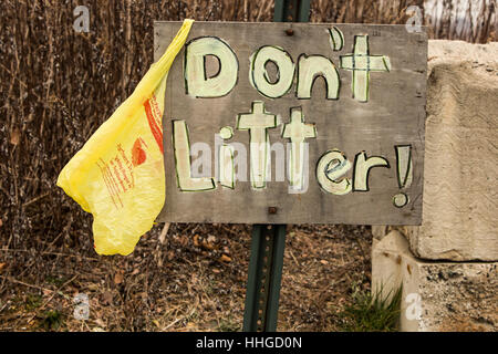La litière n'est pas signer avec sac à déchets qui s'accrochent à lui. Banque D'Images