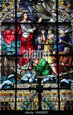 Vitraux de la Felsenkirche qui est l'emblématique église sur les rochers à Luderitz en Namibie Banque D'Images