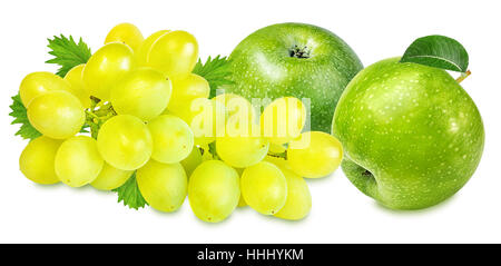 Les pommes et les raisins isolated on white, close-up Banque D'Images