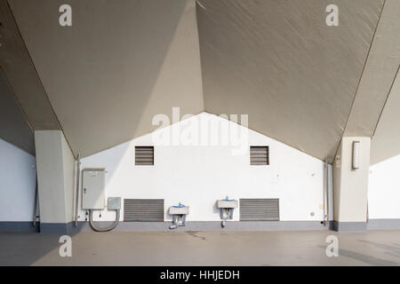 Détail des fontaines à boire sur le stade du parc olympique de Komazawa, Komazawa-daigaku, Tokyo, Japon. Banque D'Images