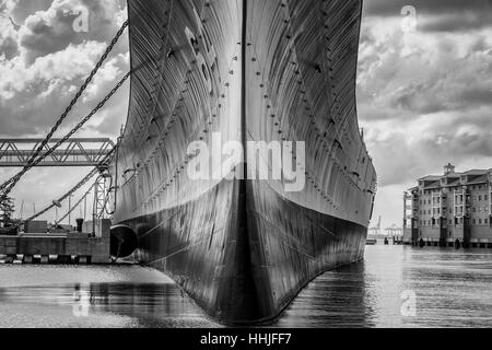 Wisky était le surnom de l'USS California (BB-64) présenté ici à sa nouvelle maison à Norfolk, en Virginie. https://en.wikipedia.org/wiki/USS Wisconsin (BB- Banque D'Images