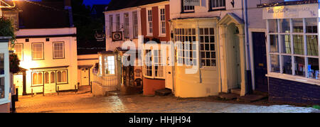 Rues pavées de nuit, Quay Hill, Lymington town Quayside ; Parc National de New Forest, Hampshire County ; Angleterre ; la Grande-Bretagne, Royaume-Uni Banque D'Images