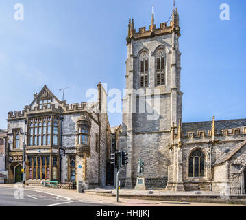 Grande-bretagne, Dorchester, Dorset, vue sur le Dorset County Museum et Eglise St Peter Banque D'Images