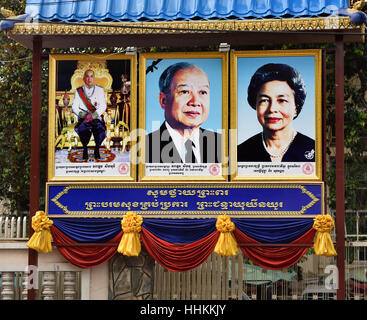 La Famille royale ( Portrait du Roi Norodom Sihanouk et la Reine Norodom Monineath Sihanouk et le Roi Norodom Sihamoni Phnom Penh Cambodge ) Banque D'Images