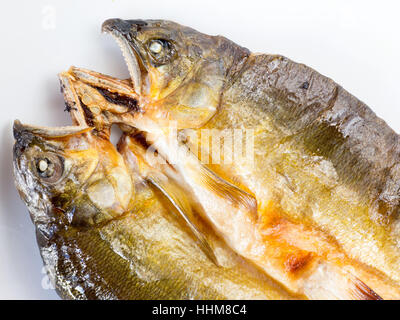 La cuisine japonaise, l'expression faciale sweetfish grillés sur le plat Banque D'Images