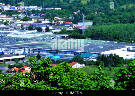 L'usine de Volvic Volvic Puy-de-Dôme Auvergne Massif-Central France Banque D'Images