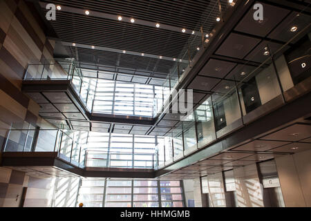 L'intérieur du nouveau Crick Institute. La Francis Crick Institute est un centre de recherche biomédicale de Londres. Banque D'Images