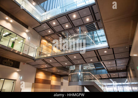 L'intérieur du nouveau Crick Institute. La Francis Crick Institute est un centre de recherche biomédicale de Londres. Banque D'Images