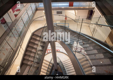 L'intérieur du nouveau Crick Institute. La Francis Crick Institute est un centre de recherche biomédicale de Londres. Banque D'Images