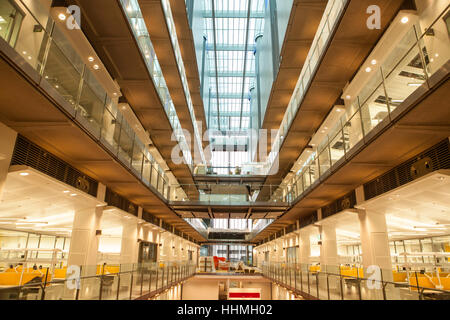 L'intérieur du nouveau Crick Institute. La Francis Crick Institute est un centre de recherche biomédicale de Londres. Banque D'Images