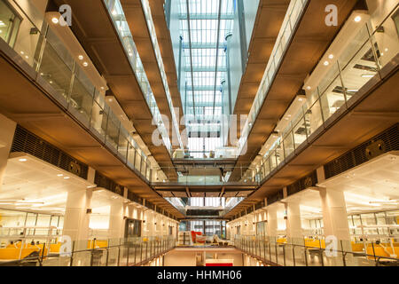 L'intérieur du nouveau Crick Institute. La Francis Crick Institute est un centre de recherche biomédicale de Londres. Banque D'Images