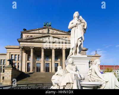 Gendarmenmarkt Berlin : la Gendarmerie marché avec Theatre (salle de concert Berlin), du monument, de Schiller , Berlin, Allemagne Banque D'Images