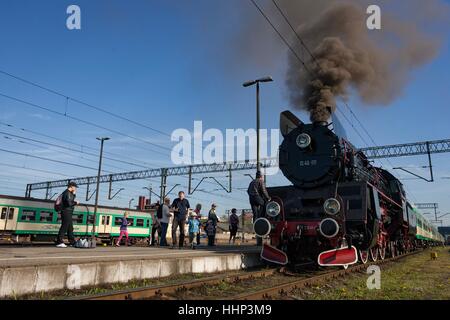 Warszawa, Pologne - le 28 avril 2012 Défilé des locomotives de chemin de fer à Warszawa dans l'ouest de la Pologne. Banque D'Images