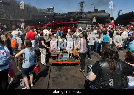 Warszawa, Pologne - le 28 avril 2012 Défilé des locomotives de chemin de fer à Warszawa dans l'ouest de la Pologne. Banque D'Images