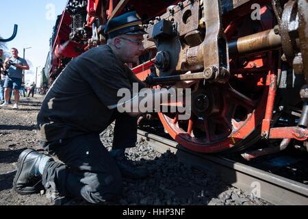 Warszawa, Pologne - le 28 avril 2012 Défilé des locomotives de chemin de fer à Warszawa dans l'ouest de la Pologne. Banque D'Images