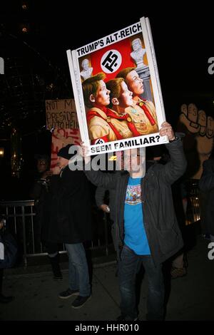 Trump protester sur Inauguration Eve, New York, USA Banque D'Images