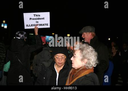 Trump protester sur Inauguration Eve, New York, USA Banque D'Images